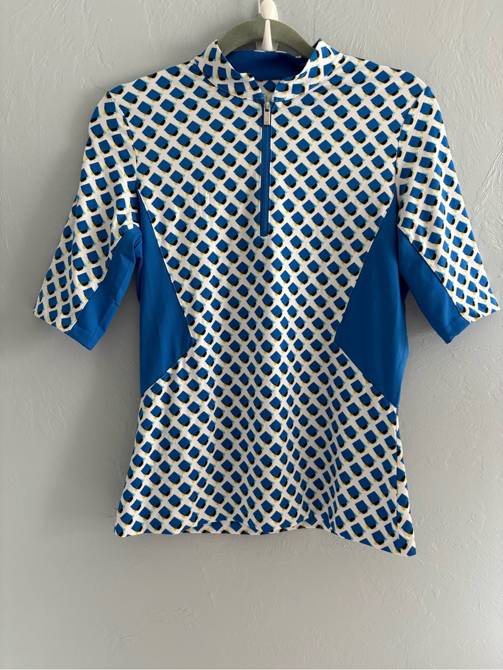 Tail Geometric Blue & White Short Sleeve 1/4 Zip Performance Top S Golf Tennis
